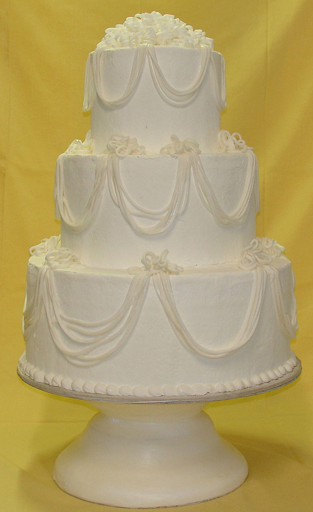 wedding-torta-tre-piani-su-piedistallo